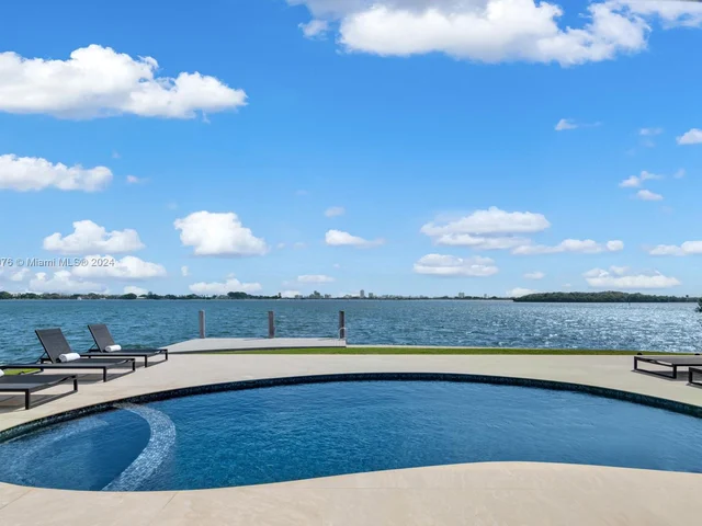 1995 NE 118th Rd, North Miami FL 33181