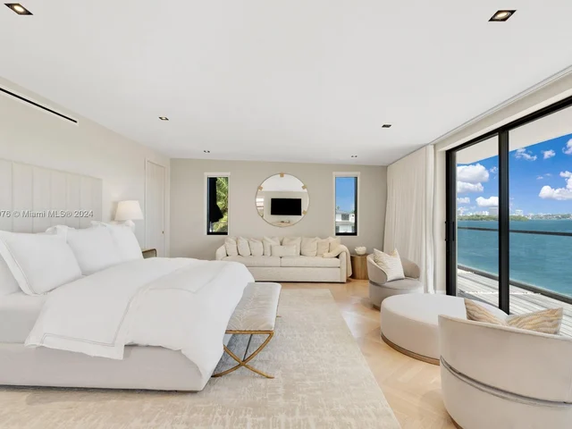 1995 NE 118th Rd, North Miami FL 33181