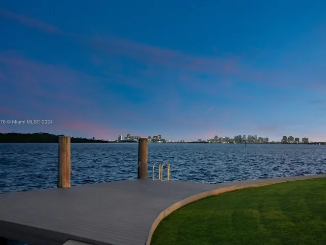 1995 NE 118th Rd, North Miami FL 33181