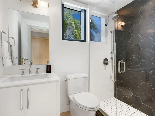 1995 NE 118th Rd, North Miami FL 33181