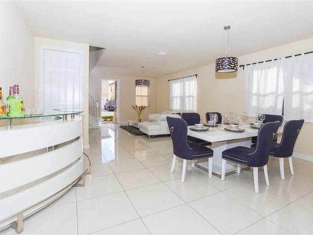 9965 NW 86 TE, Doral FL 33178