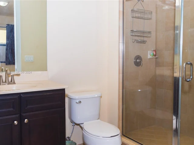 9965 NW 86 TE, Doral FL 33178