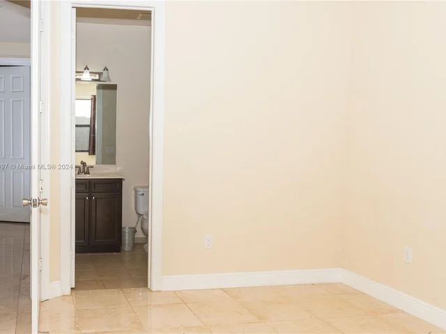 9965 NW 86 TE, Doral FL 33178