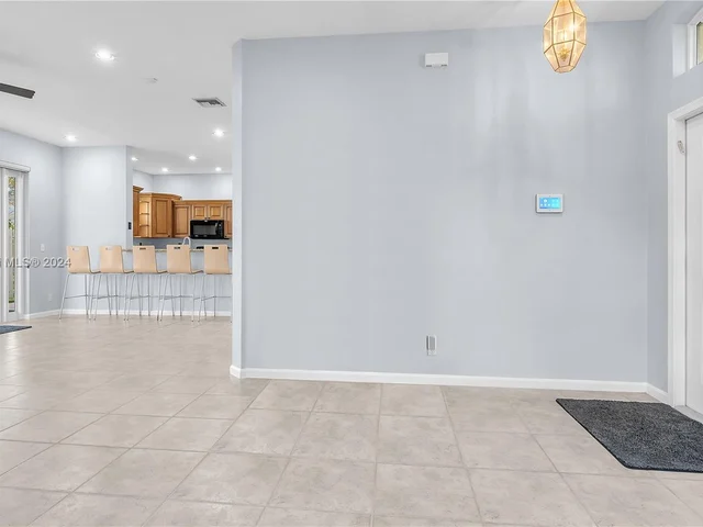 6858 NW 33rd St, Margate FL 33063