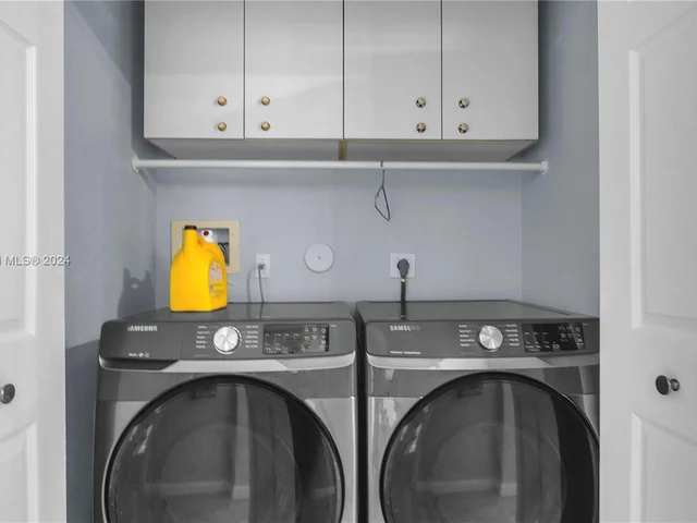 6858 NW 33rd St, Margate FL 33063