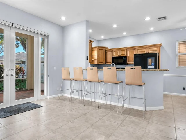 6858 NW 33rd St, Margate FL 33063