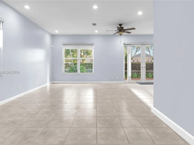 6858 NW 33rd St, Margate FL 33063