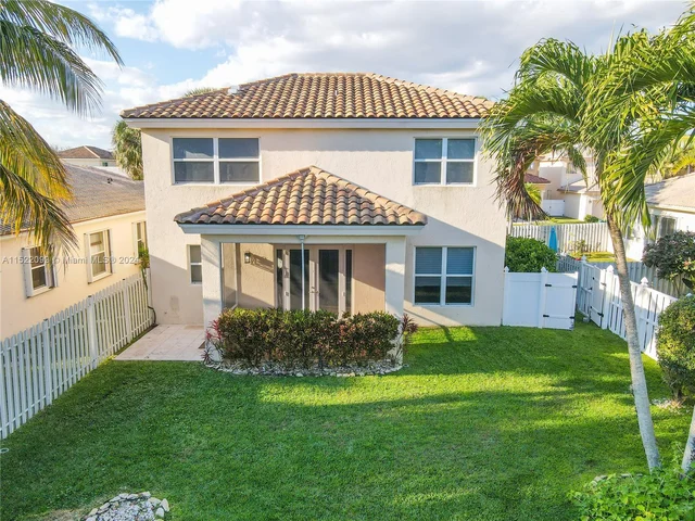 6858 NW 33rd St, Margate FL 33063