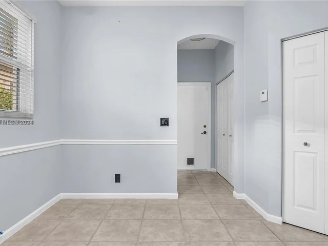 6858 NW 33rd St, Margate FL 33063