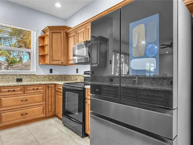 6858 NW 33rd St, Margate FL 33063