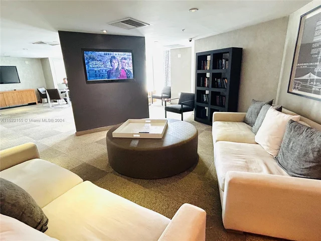 92 SW 3rd St # 506, Miami FL 33130