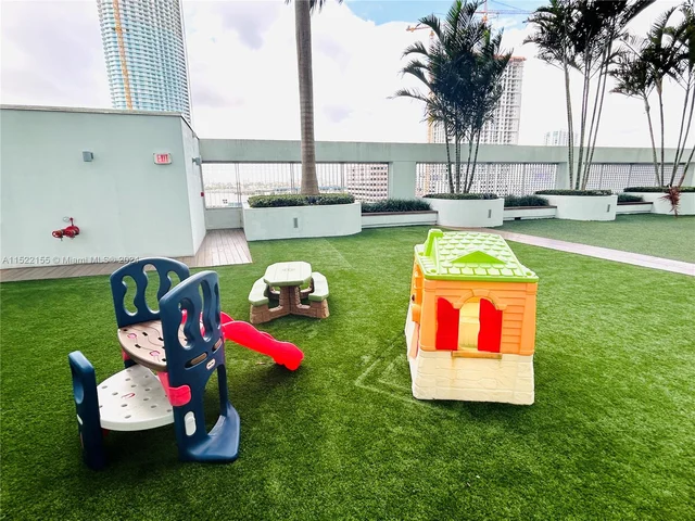 92 SW 3rd St # 506, Miami FL 33130