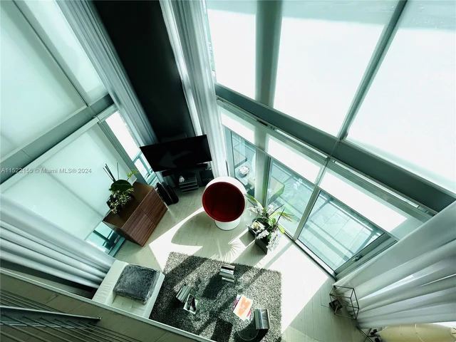 92 SW 3rd St # 506, Miami FL 33130