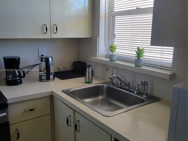 8081 N Sunrise Lakes Blvd # 311, Sunrise FL 33322