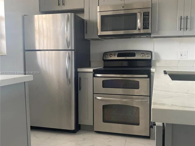 5181 W Oakland Park Blvd # 306, Lauderdale Lakes FL 33313