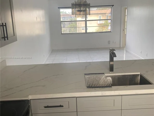 5181 W Oakland Park Blvd # 306, Lauderdale Lakes FL 33313