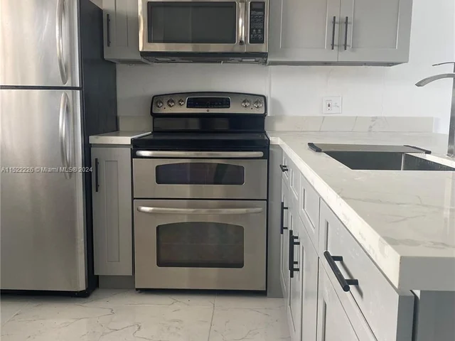 5181 W Oakland Park Blvd # 306, Lauderdale Lakes FL 33313