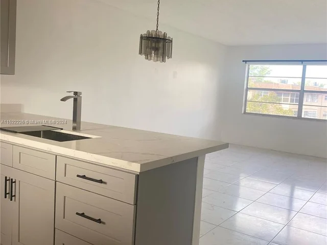 5181 W Oakland Park Blvd # 306, Lauderdale Lakes FL 33313