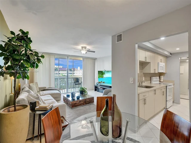 7001 Environ Blvd # 403, Lauderhill FL 33319