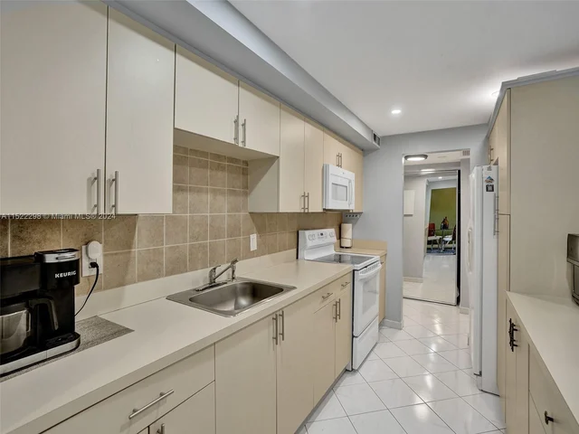 7001 Environ Blvd # 403, Lauderhill FL 33319