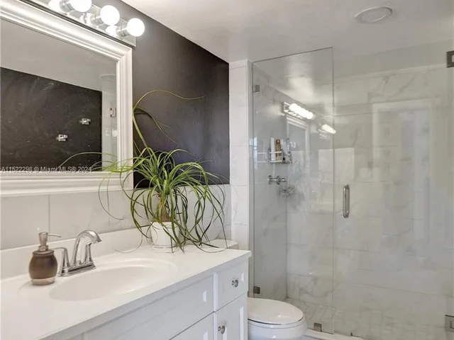 7001 Environ Blvd # 403, Lauderhill FL 33319