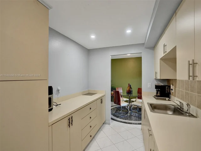 7001 Environ Blvd # 403, Lauderhill FL 33319