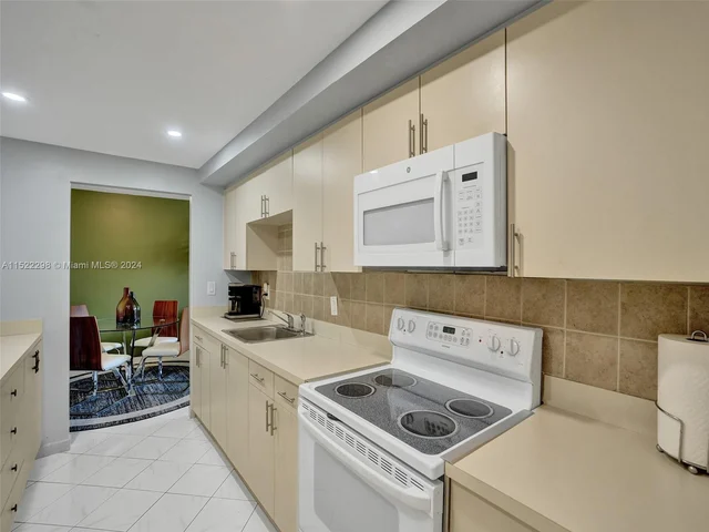 7001 Environ Blvd # 403, Lauderhill FL 33319