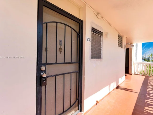 2903 Point East Dr # K207, Aventura FL 33160