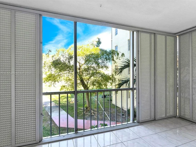 2903 Point East Dr # K207, Aventura FL 33160