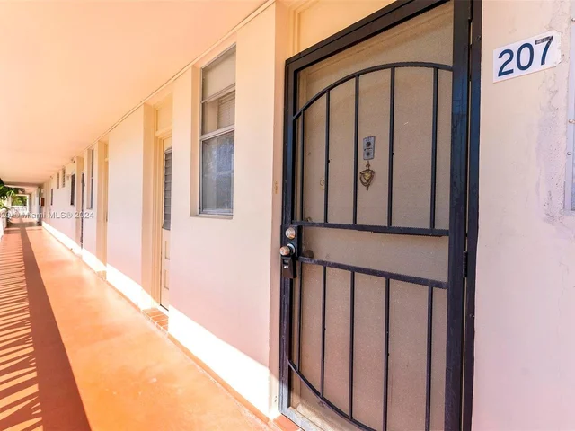 2903 Point East Dr # K207, Aventura FL 33160