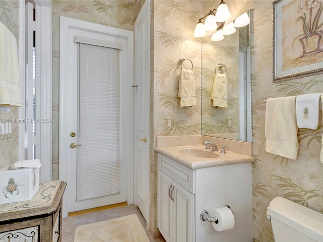 242 Montant Dr, Palm Beach Gardens FL 33410