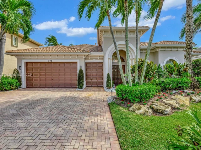 242 Montant Dr, Palm Beach Gardens FL 33410