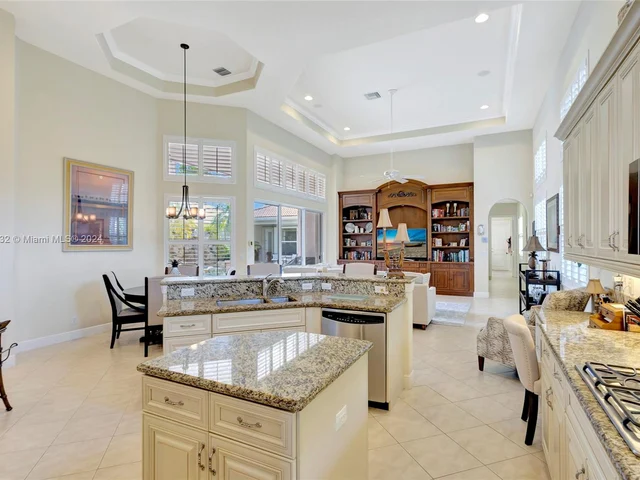 242 Montant Dr, Palm Beach Gardens FL 33410