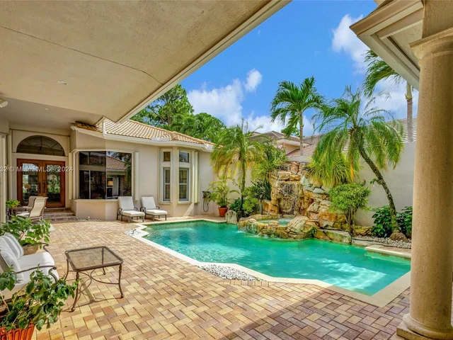 242 Montant Dr, Palm Beach Gardens FL 33410