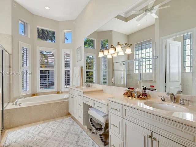 242 Montant Dr, Palm Beach Gardens FL 33410