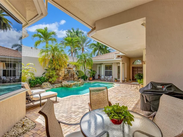 242 Montant Dr, Palm Beach Gardens FL 33410