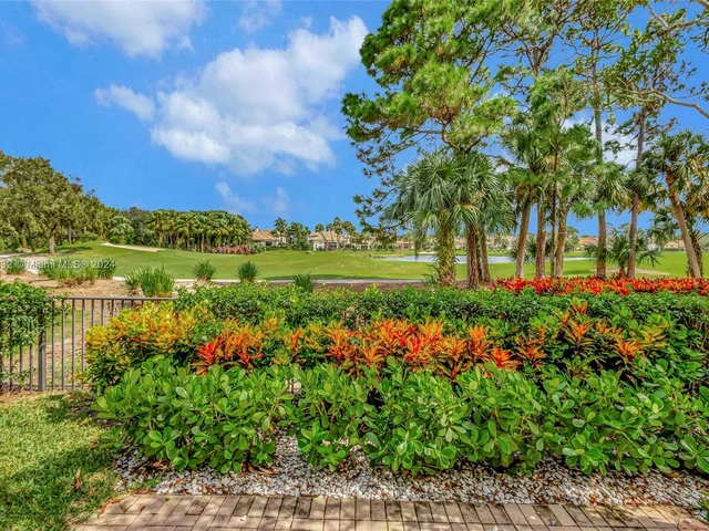 242 Montant Dr, Palm Beach Gardens FL 33410