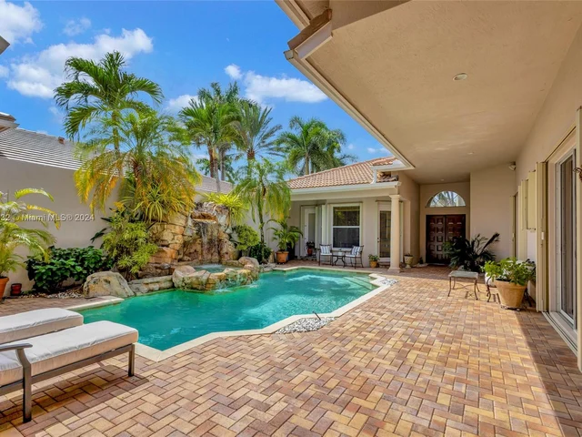 242 Montant Dr, Palm Beach Gardens FL 33410