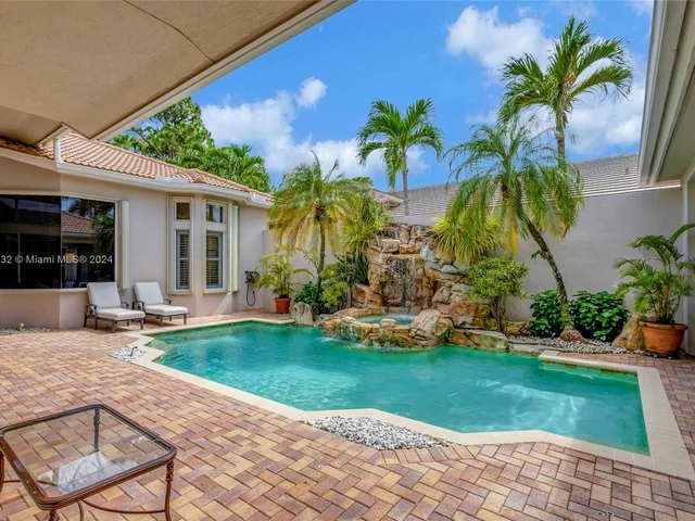 242 Montant Dr, Palm Beach Gardens FL 33410