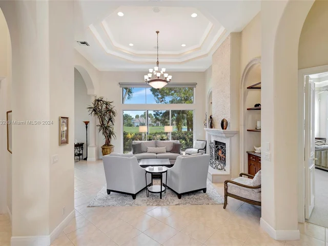 242 Montant Dr, Palm Beach Gardens FL 33410