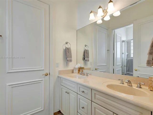 242 Montant Dr, Palm Beach Gardens FL 33410