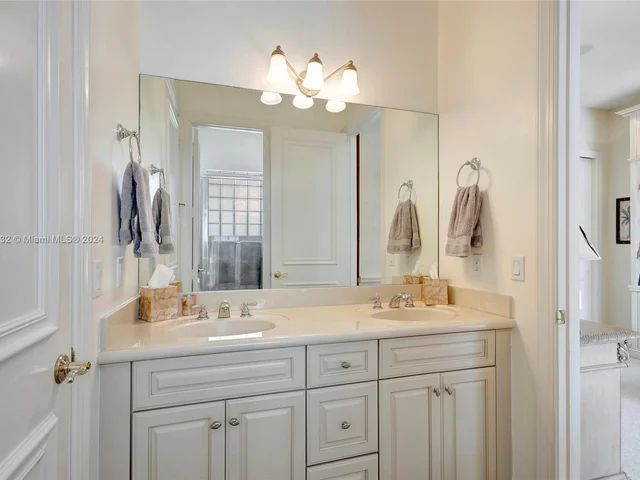 242 Montant Dr, Palm Beach Gardens FL 33410