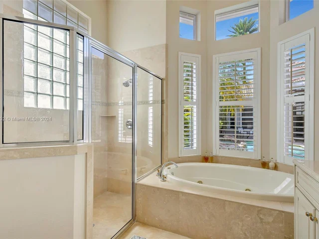 242 Montant Dr, Palm Beach Gardens FL 33410