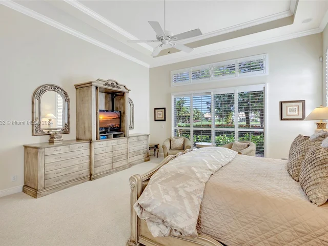 242 Montant Dr, Palm Beach Gardens FL 33410