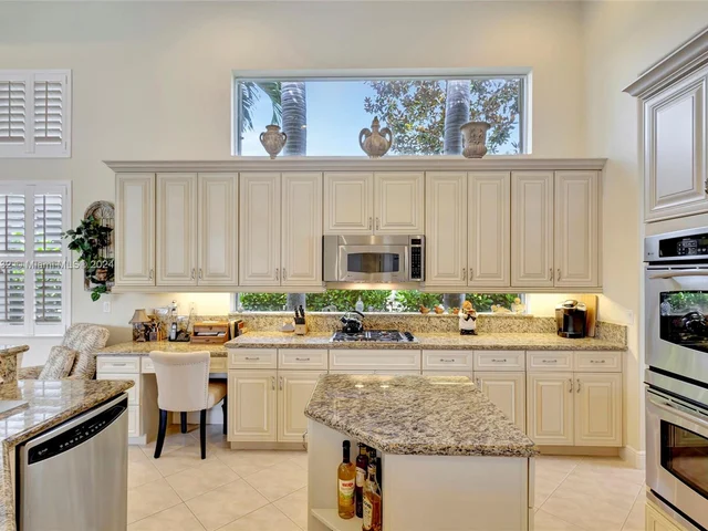 242 Montant Dr, Palm Beach Gardens FL 33410