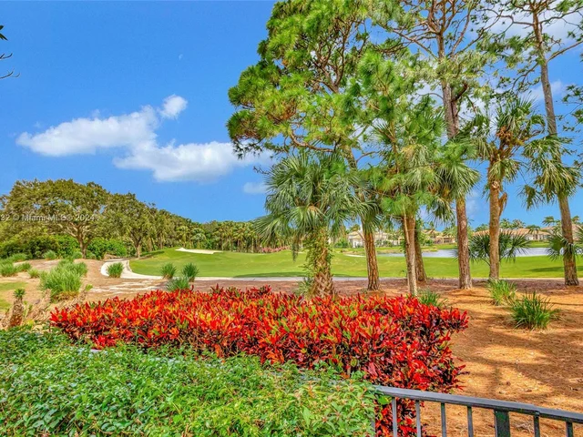 242 Montant Dr, Palm Beach Gardens FL 33410