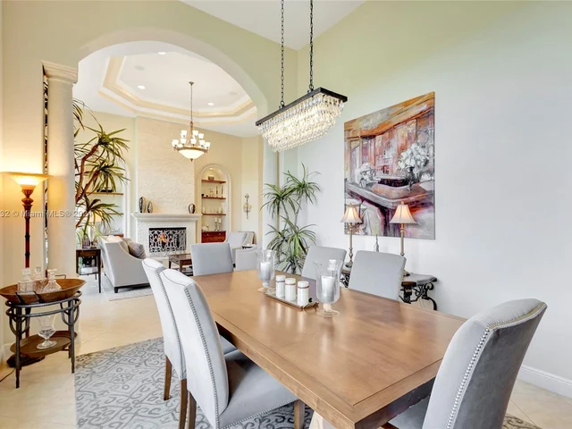 242 Montant Dr, Palm Beach Gardens FL 33410