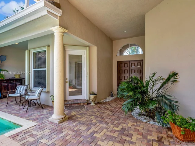 242 Montant Dr, Palm Beach Gardens FL 33410