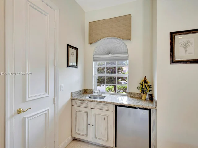 242 Montant Dr, Palm Beach Gardens FL 33410