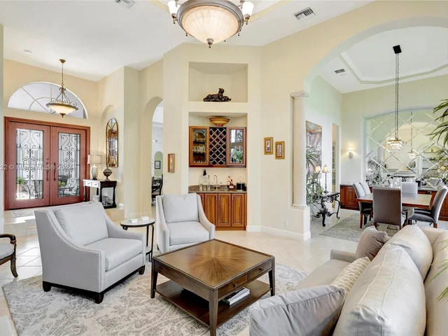 242 Montant Dr, Palm Beach Gardens FL 33410